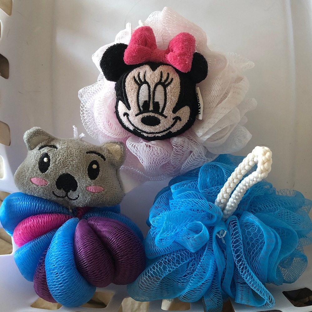 Minnie Mouse Pink Bow Bath Pouf with Blue and Purple Loofahs